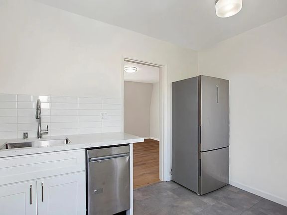 5th image of 939 Solano Ave #8