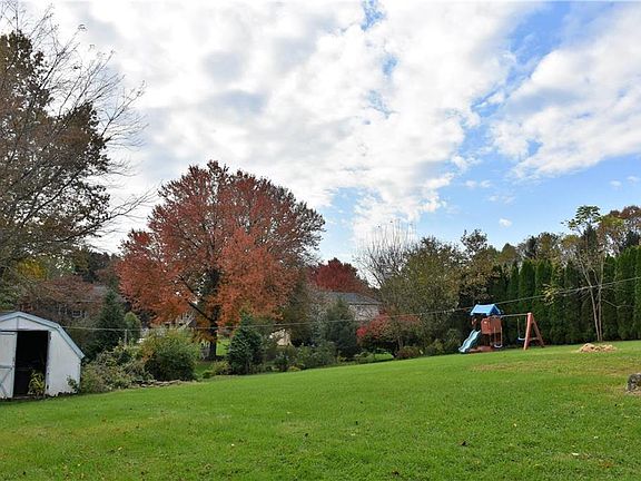 4th image of 404 Yorkshire Dr