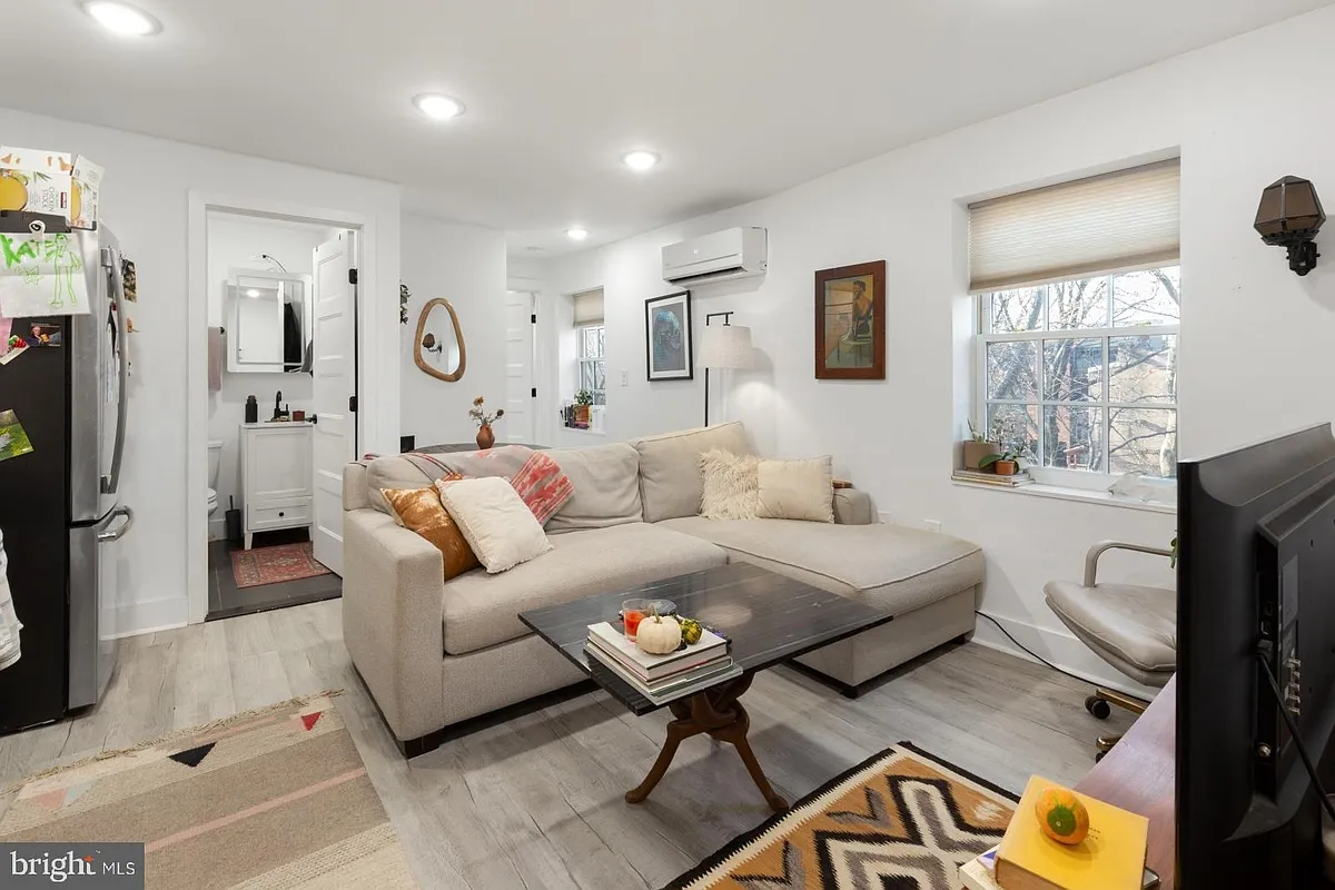 Building Photo - 212 Catharine St #6