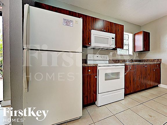 4th image of 17800 NW 28th Ct