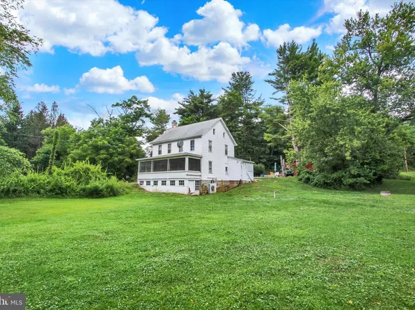 7640 Intersection Rd, Glen Rock, PA 17327