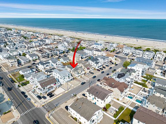 3rd image of 21 68th St W #Sea