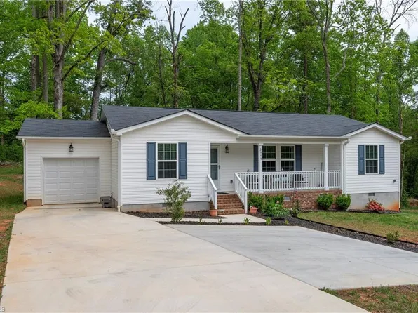 2943 Leslie Ln, Yadkinville, NC 27055