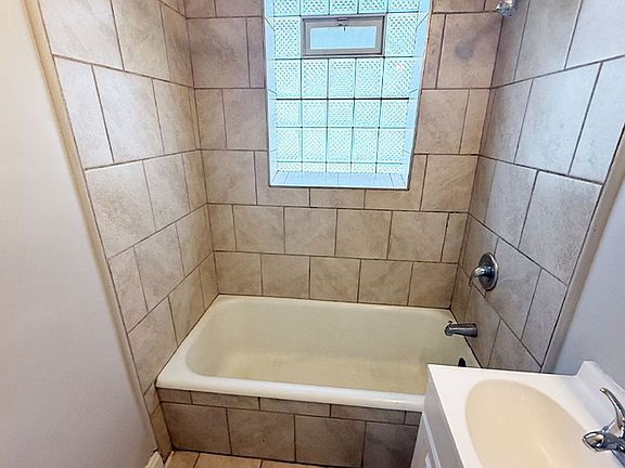 5th image of 415-419-423 Probasco St #419-07