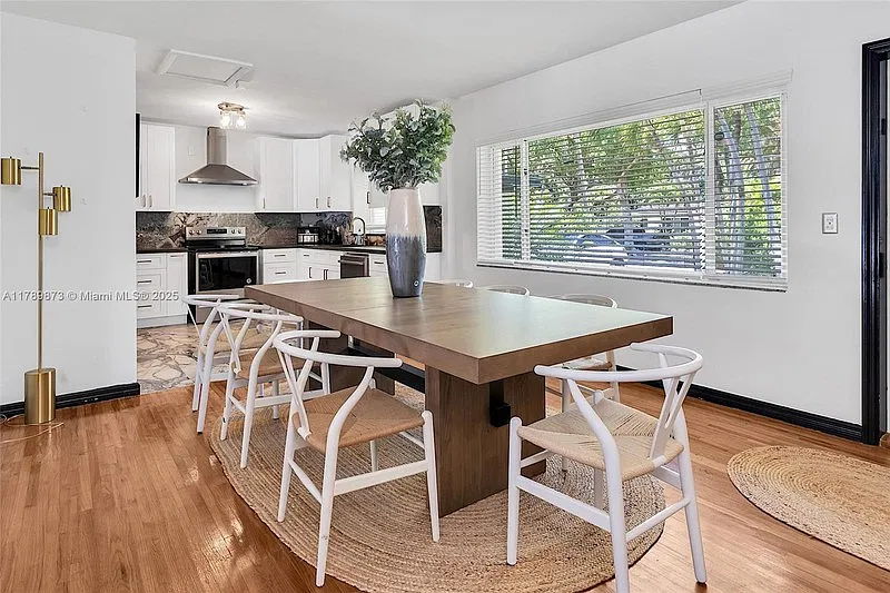 660 NE 121st St #660 — Photo 3