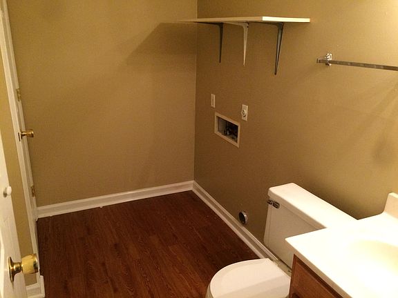 4th image of 1637 Foxhaven Dr APT 3