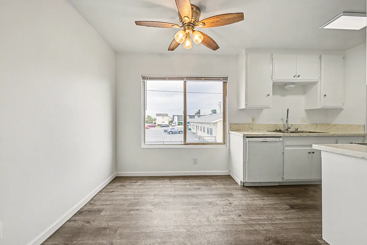 Building Photo - 635 Emory St #9