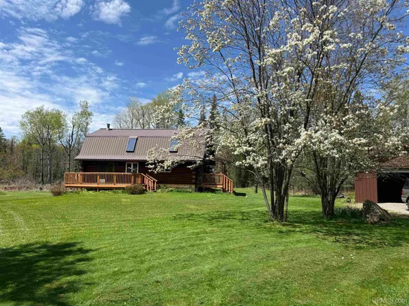 313 Peterson Rd, Crystal Falls, MI 49920