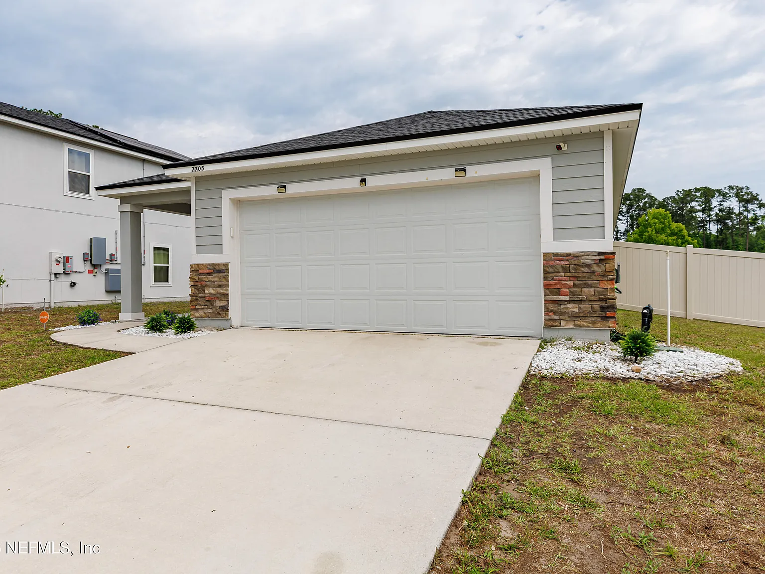 3 bed, 2.0 bath, 1849 sqft, $2,100 — Photo 3
