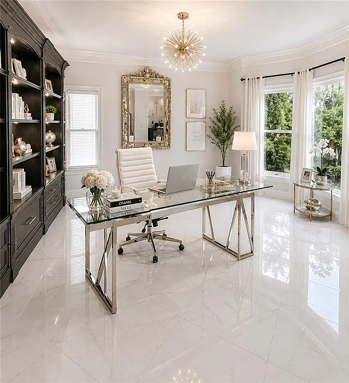 6 bed, 5.5 bath, 6031 sqft, $9,500 — Photo 4