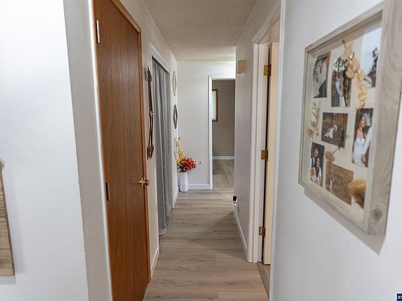 5th image of 1095 N Manzanita St