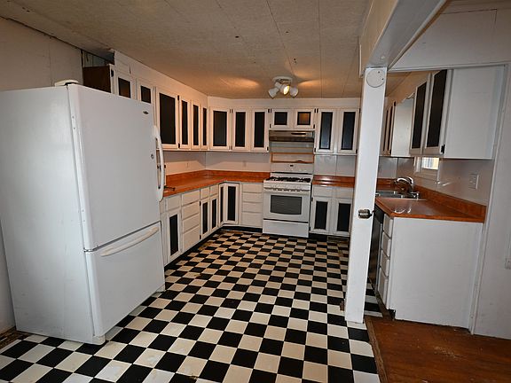 3rd image of 301 S Galena St