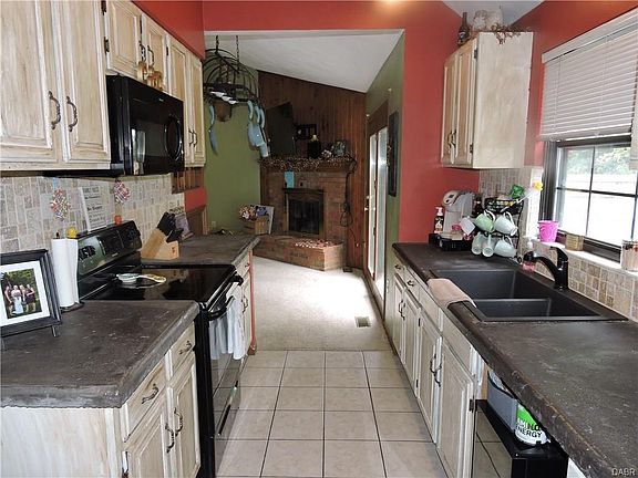 4th image of 48 Larchmere Dr