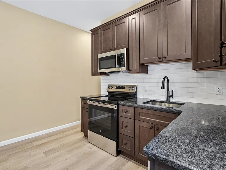 405 School St #1 — Photo 5
