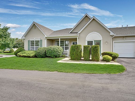 2nd image of 12 Deerchase Ln