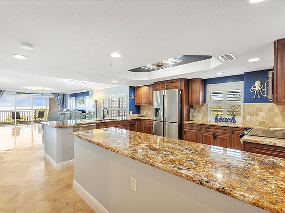 5th image of 211 24th St APT 302
