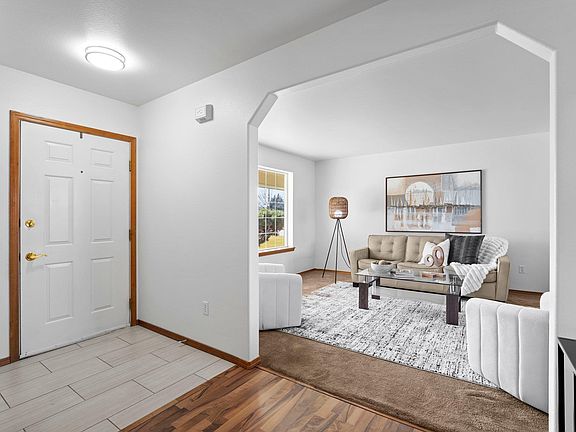 4th image of 5202 Mockingbird Ct