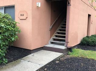 202 Town Hill Rd, Nanuet, NY 10954