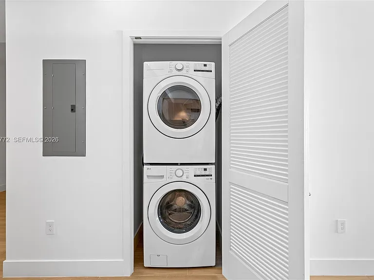 90 NE 32nd St #211 — Photo 15