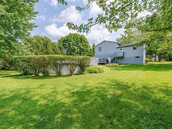 4th image of 46 Susan Dr