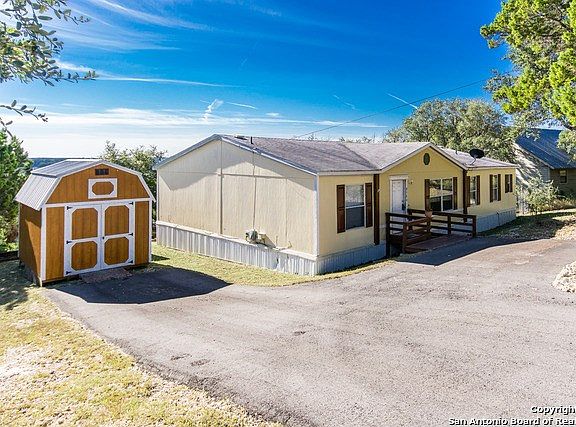 4th image of 946 Castles Dr