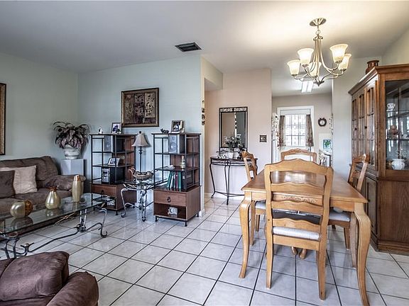 5th image of 4414 W Henry Ave