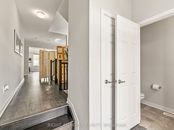 3rd image of 221 Billrian Cres