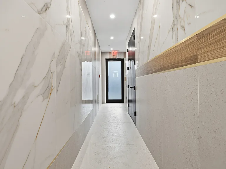 379 Hawthorne St #1P — Photo 7