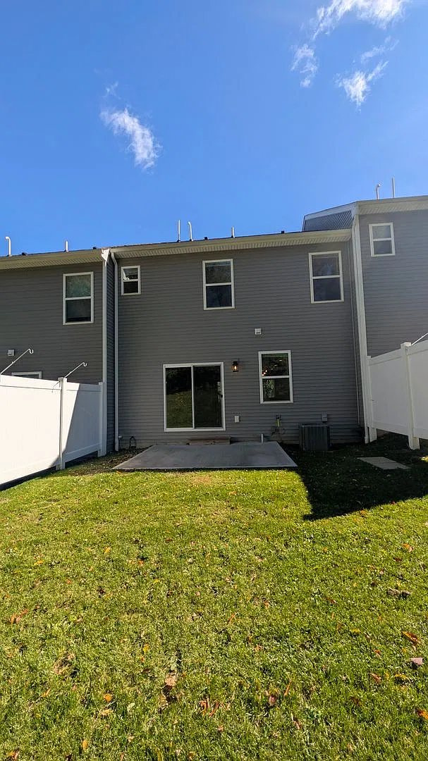 3 Bedroom Townhouse - Franklin Regional School District - Available Immediately — Photo 2