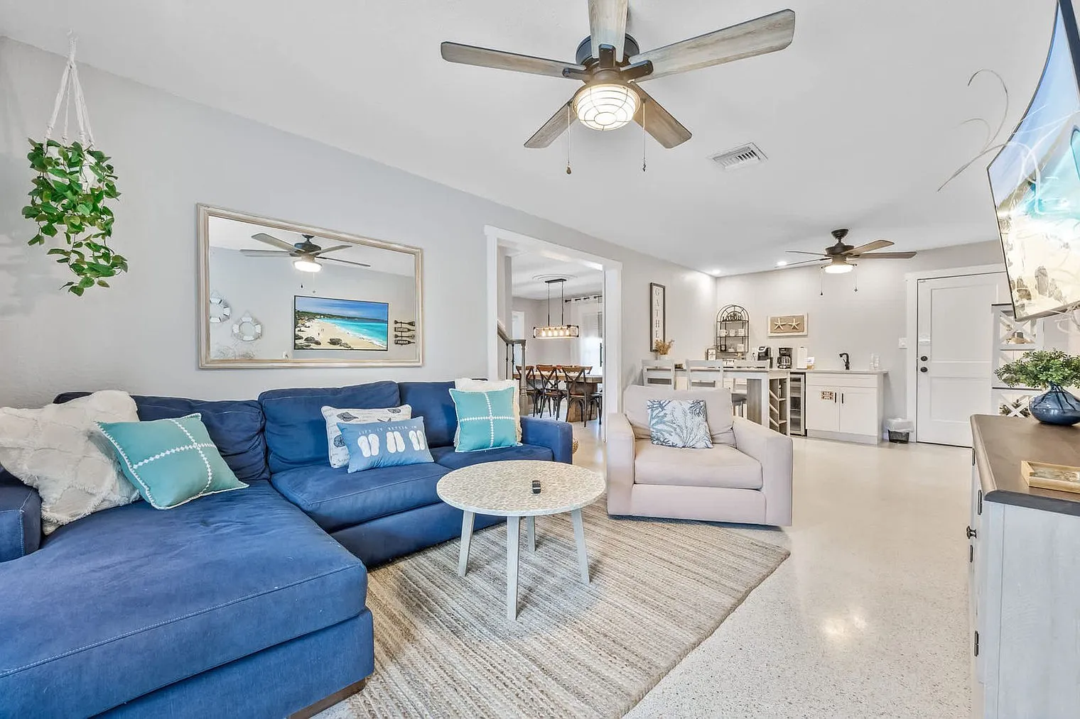 5 bed, 3.0 bath, 2432 sqft, $7,910 — Photo 2