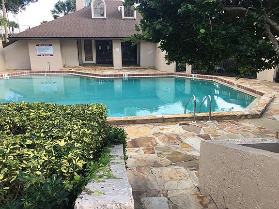 4th image of 2935 Antique Oaks Cir APT 57