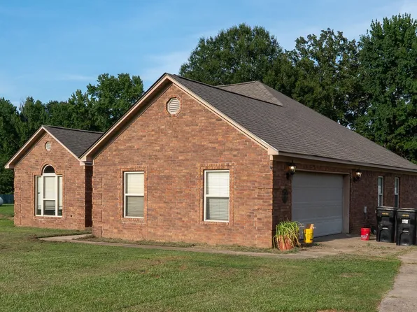 135 Red Bud Ln, Ward, AR 72176