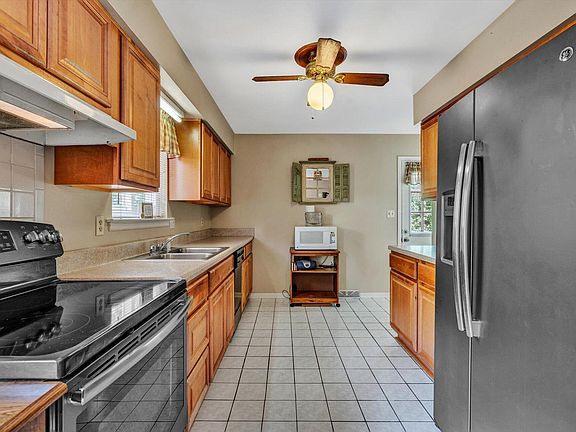 3rd image of 3516 Willowrun Dr NE