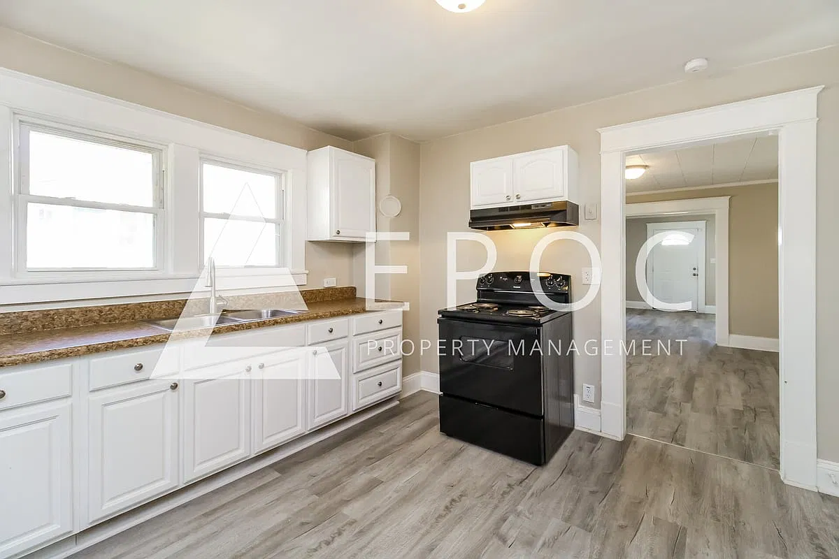 910 Caldwell St — Photo 2