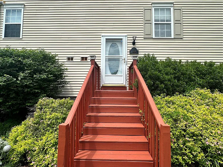 60 Peach Pl — Photo 2
