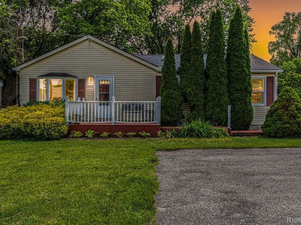 5466 Raymond Ave, Burton, MI 48509