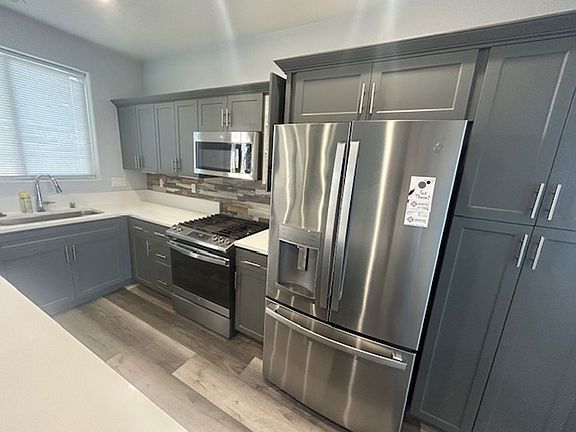 4th image of 3037 N Sowell St