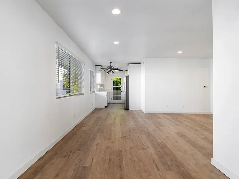 13046 Moorpark St #204 — Photo 7