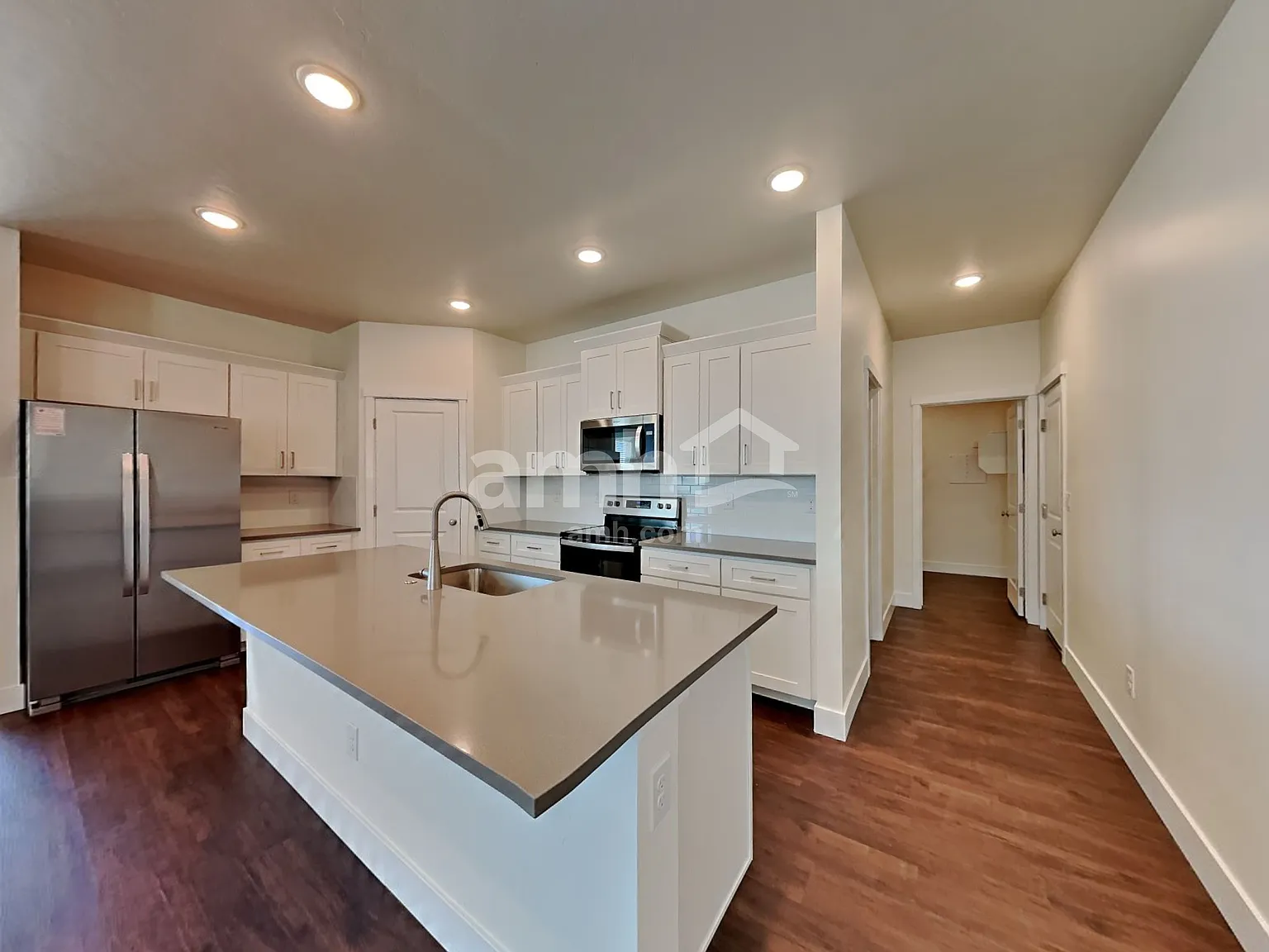 4 bed, 2.5 bath, 2311 sqft, $2,870 — Photo 3