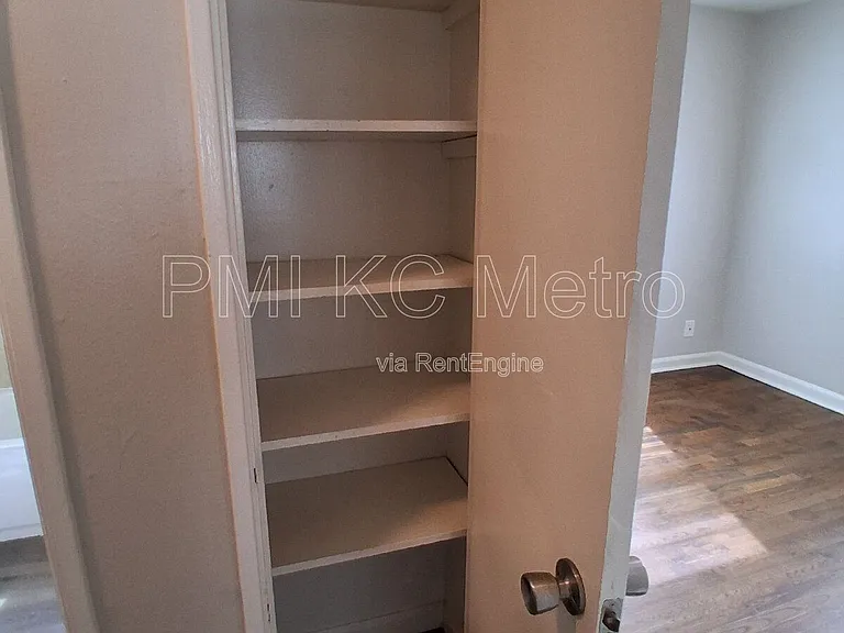 9548 Charlotte St — Photo 17