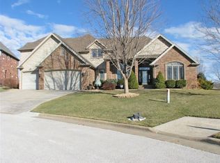 3205 W Shimmerstone Ct, Springfield, MO 65810