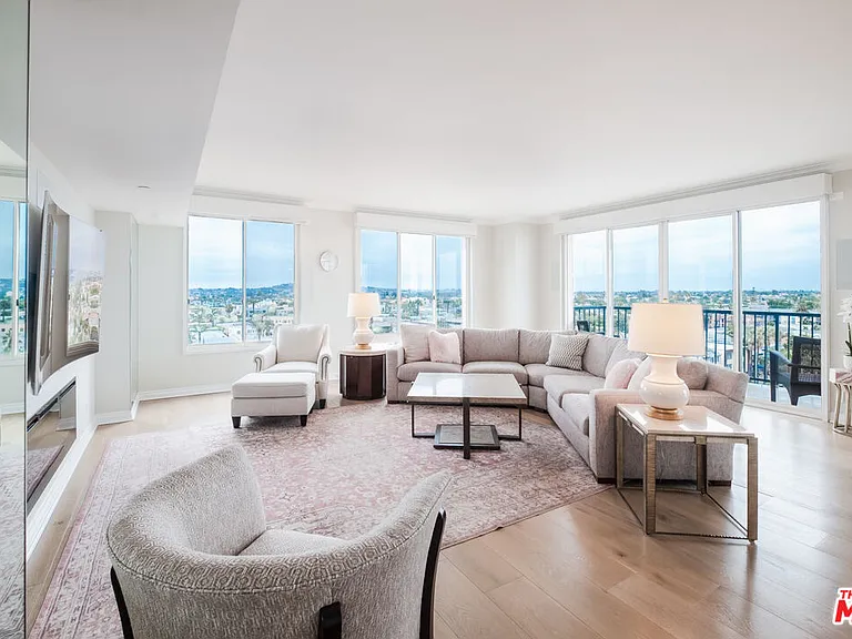 850 E Ocean Blvd #801 — Photo 2