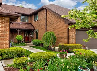 614 Cress Creek Ln, Crystal Lake, IL 60014