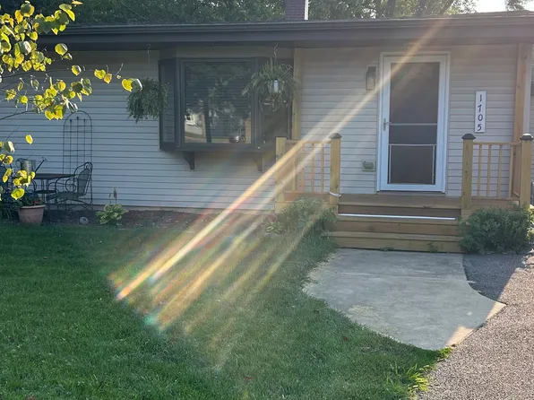 1705 S 7th Ave, St Charles, IL 60174