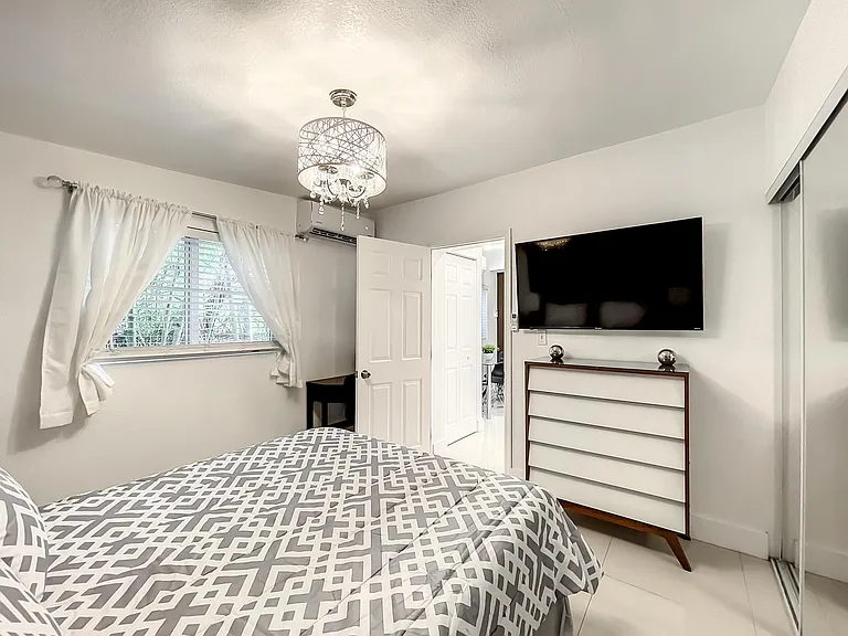 2700 SW 36th Ave #D — Photo 8