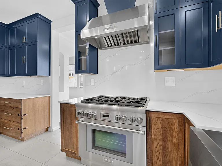 208 Goodwin Dr — Photo 12