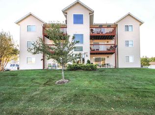 4600 Grand Ave UNIT D11, Davenport, IA 52807