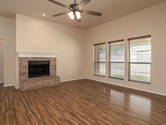 5th image of 302 Howard Way Dr