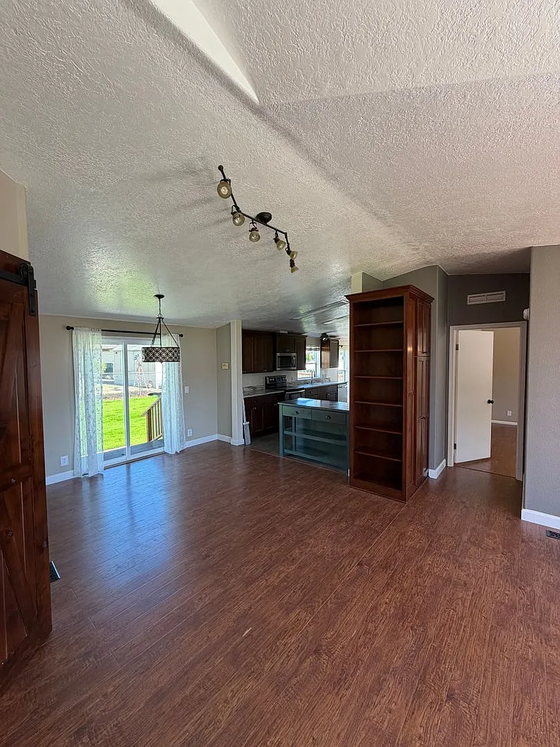 4 Bedroom 2 Bathroom Manufactured Home — Photo 4