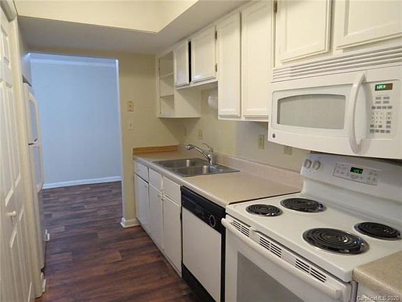 3rd image of 7414 Mystic Ln